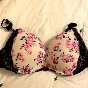 Victoria’s Secret size 36B bra